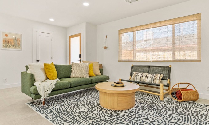 Joshua Tree House | Sunburst Hacienda Hot Tub Firepit Pool Ping-Pong