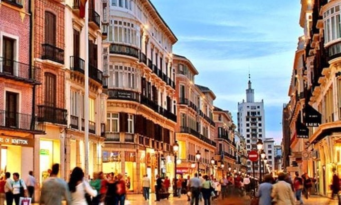 Plaza de Toros Vieja Apartment | Suncity Flat Salitre II | Near Train Station