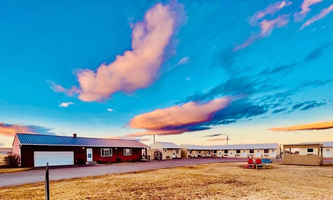 Geyser Hotel | Sundown Motel