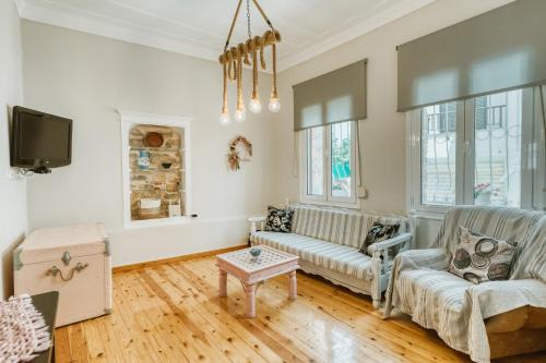 Ionia House | Sunflower Kallimasia