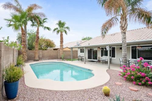 Deer Valley House | Sunkissed Private Pool 3BR Oasis w Outdoor Lounge