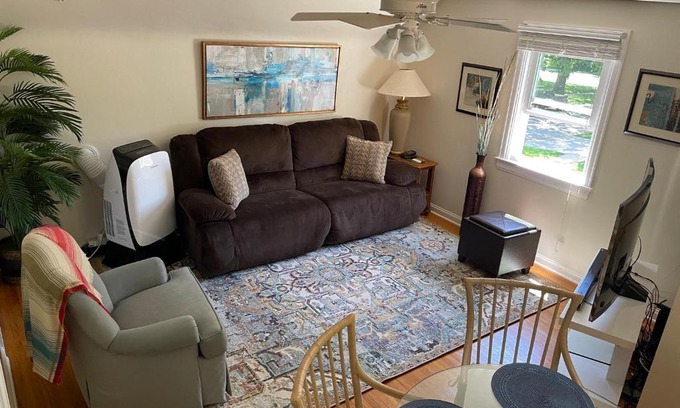 Cedar Falls Bed & Breakfast | Sunlight Splendor Apartment at Twin Oaks Inn by the Trails