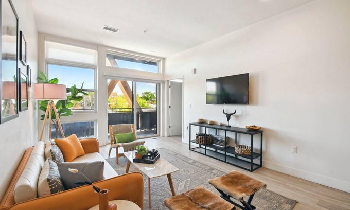 Jefferson Park Condo | Sunlit Escape | Espadin LoHi