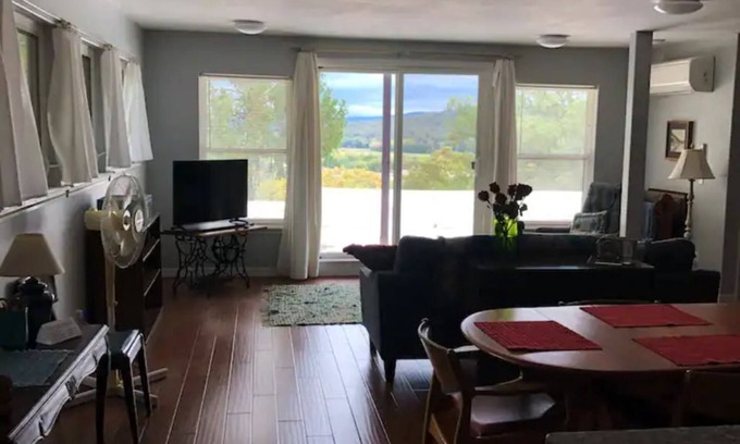 Fayetteville Apartment | Sunny Apt near UA -Mountain views & full kitchen