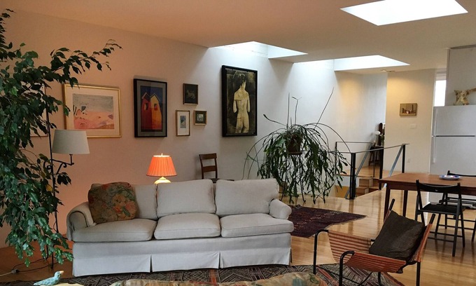 Bolton Hill Apartment | Sunny art-filled apartment in historic Bolton Hill, Baltimore