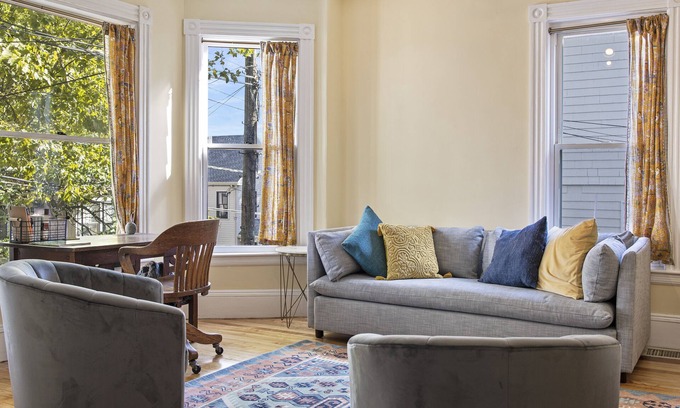 Prospect Hill Apartment | Sunny Dog Friendly Union Sq 1brm