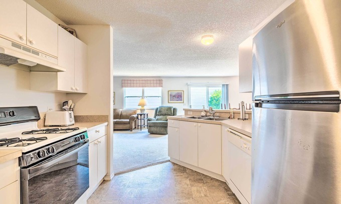 Chatham Cottage | Sunny Home in The Villages w/Lanai & Pool Access!