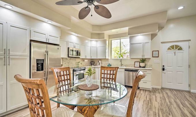 Coconut Grove House | Sunny Kailua Home w/Covered Lanai 1 Mi to Beach!