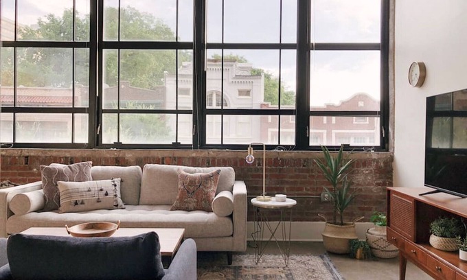 Old City Apartment | Sunny Loft w/View of Gay St