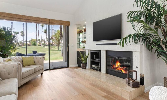 Palm Desert House | Sunny Palm Desert Escape on Golf Course