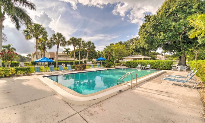 Braden River Condo | Sunny Sarasota Oasis w/Private Screened Lanai