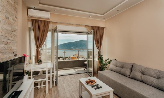 Topla Apartment | Sunny Side Studio Apartment