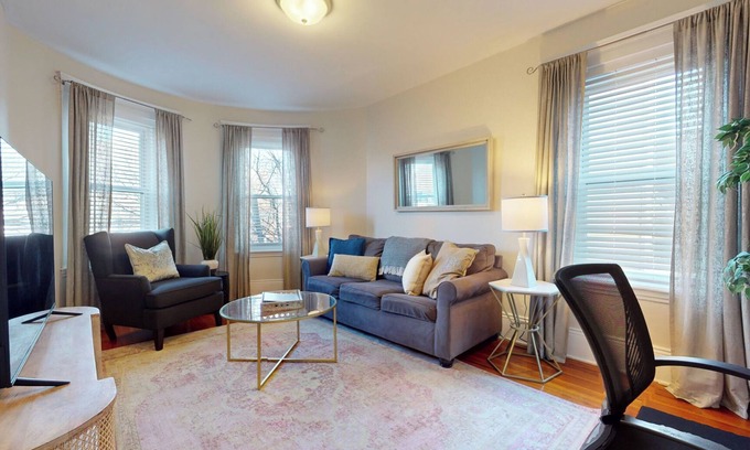 Aspinwall Hill Apartment | Sunny,spacious, sleeps 4, steps to MBTA,Hospitals.