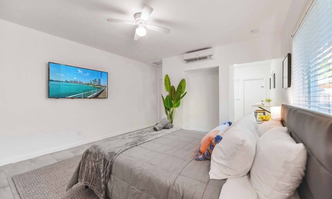 Northeast Miami Apartment | Sunny Studio in the Heart of Miami