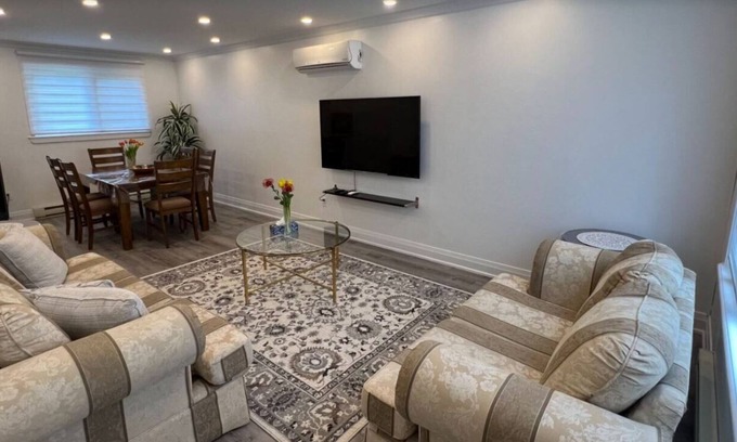 Newmarket House | SunnyHaven Retreat: 3 Bedrooms, 2-Car Bliss, Expansive Backyard Joy