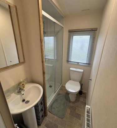 Ingoldmells Apartment | Sunnymede B7 - Fantasy Island, Hot tub, wrap around veranda, WiFi - Meadow Lakes Caravan & Lodge Hire