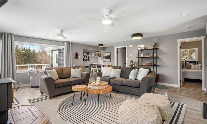 Parkland Beach House | Sunnyside Cove | Lakeside | Fireplace | Fire Pit
