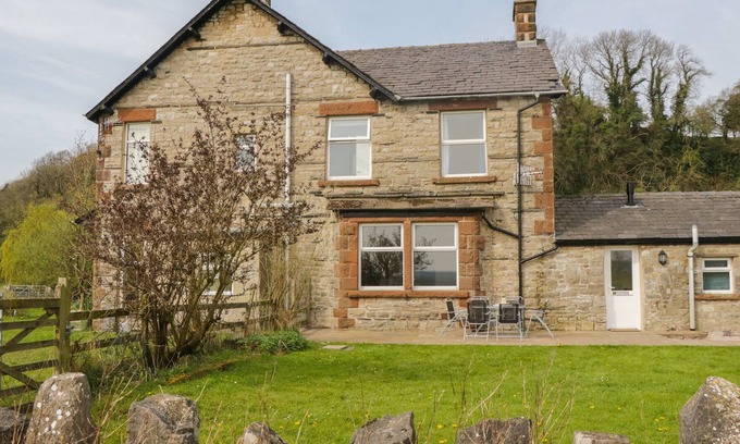 Meathop House | SUNNYSIDE FARM, pet friendly, with a garden in Grange-Over-Sands