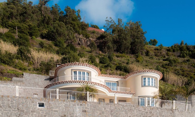 Ponta do Sol House | Sunnyside Villa with private pool - 10 min from the beach!