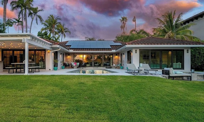 Hallandale Beach House | Sunset 4BR Waterfront Villa in Golden Isles w/Heated Pool & Spa