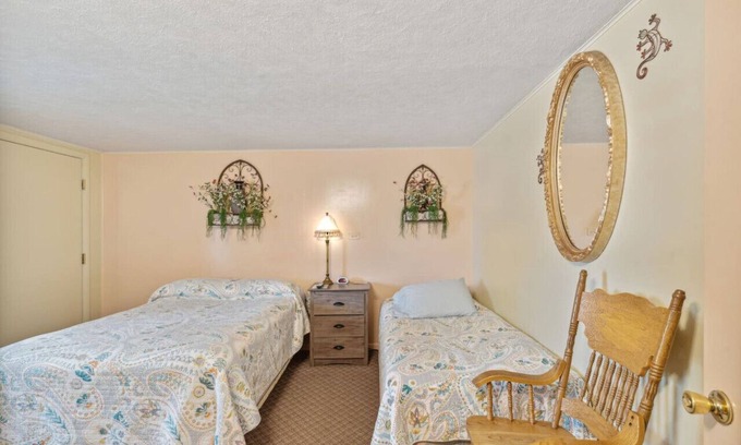 Hudson Hotel | Sunset Acres Motel - Room 5