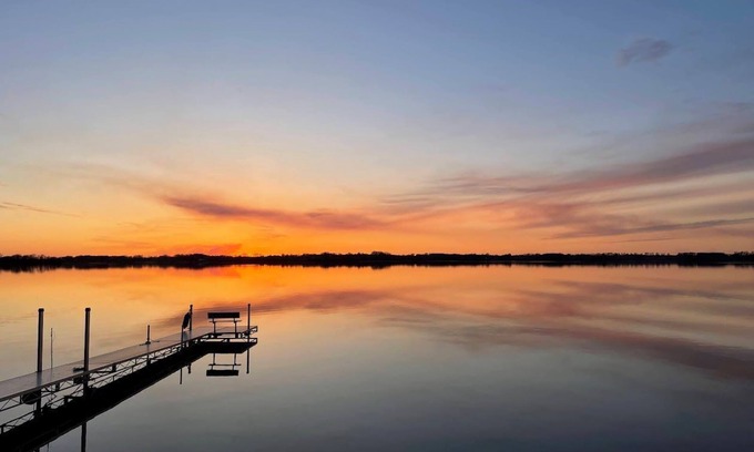 Willmar House | Sunset Cabin on Long Lake - SLEEPS 15