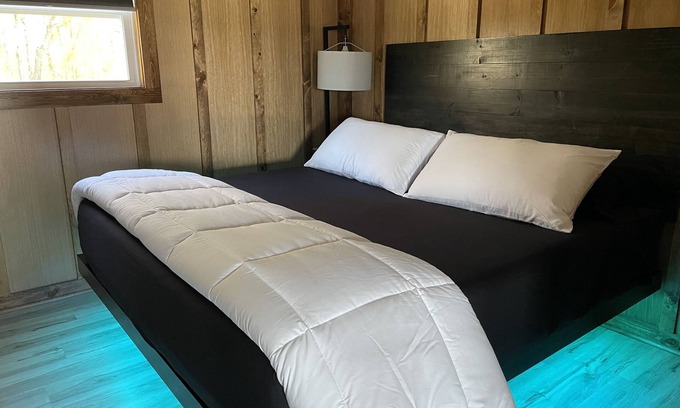 Pearcy Cabin | Sunset Cabin W/Hot Tub-Spring*Summer*Winter*Fall-Luxurious Farmhouse at its BEST