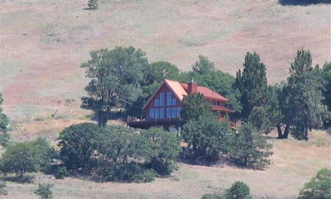 Ashland Ski Chalet | Sunset Chalet - 2600 sq.ft. Multi-Seasonal retreat only15 minutes from Ashland !