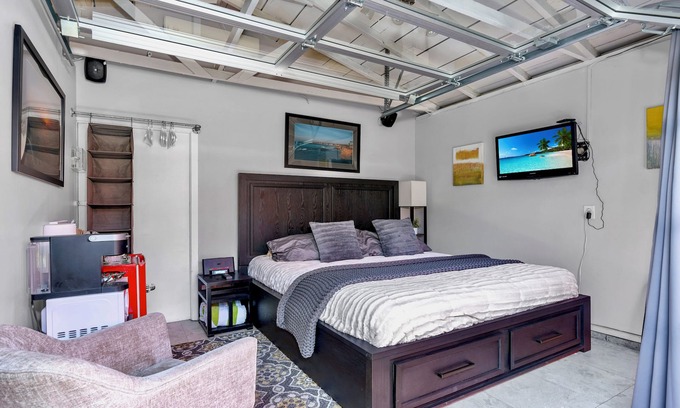 Sunset Cliffs Apartment | Sunset Cliffs Studio located 4 houses in from the water