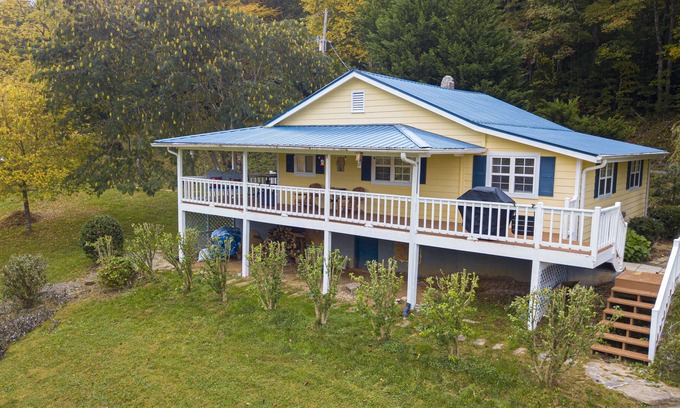 Hayesville Cabin | SUNSET COTTAGE: 1 BR, 1 BA Cabin or Bungalow in Hayesville, Sleeps 4
