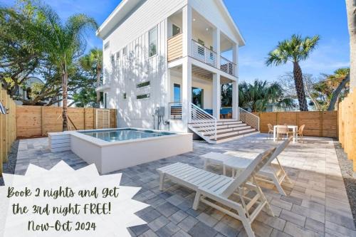 Lighthouse Park House | Sunset Cove 2 - Heated Pool - Sea Views - Walkable