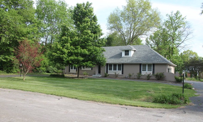 Southeast Springfield House | Sunset Getaway - Entire House Sleeps up to 12