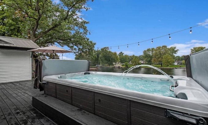 Wyatt House | Sunset Point-Riverfront,SwimSpa,Kayaks,30 Min NDn