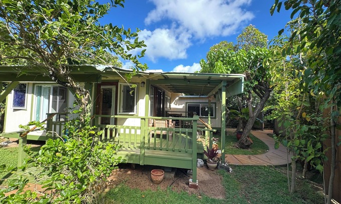 Pupukea Cottage | Sunset Pt. BEACH Cottage/almost beachfront w yard, bikes for 2 guests only.