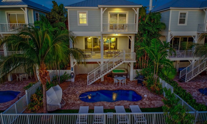 Little Venice House | Sunset Tides - Luxury Waterfront Pool Home, 30' Dock
