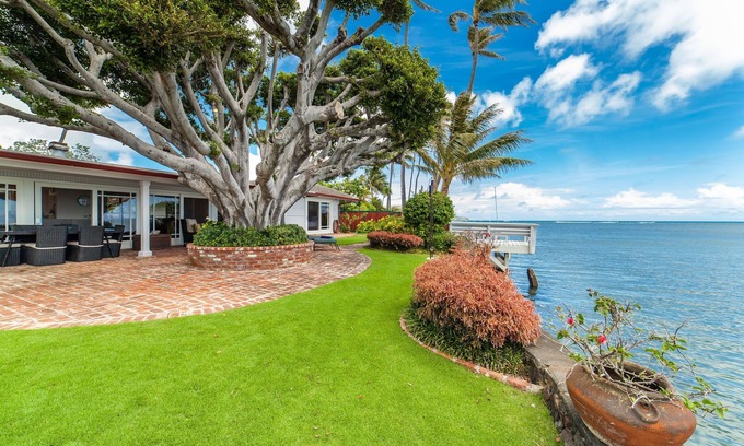 Eastern Honolulu House | Sunset View-Ocean Front - East Honolulu - Cottage Charmer!