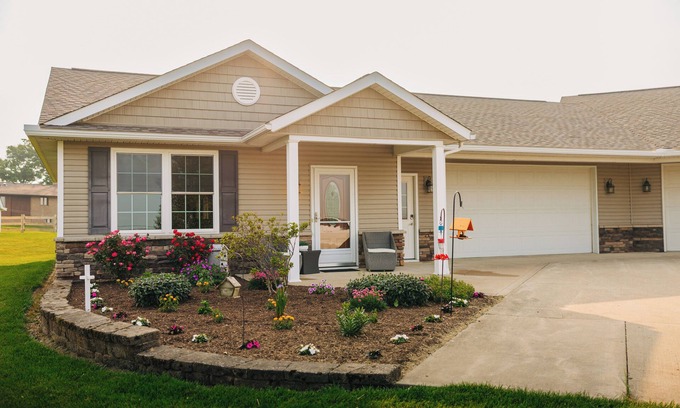 Sugarcreek Apartment | Sunset Views in the midst of Amish Country