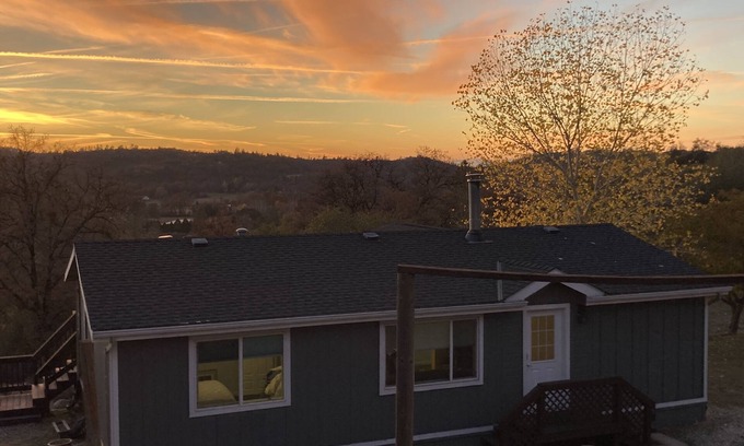 Penn Valley House | Sunset views in the foothills
