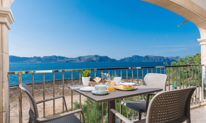 Marina Manresa Villa | Sunset Villa Nixe - Terrace with open view to the Bay of Pollença and Cap Formentor