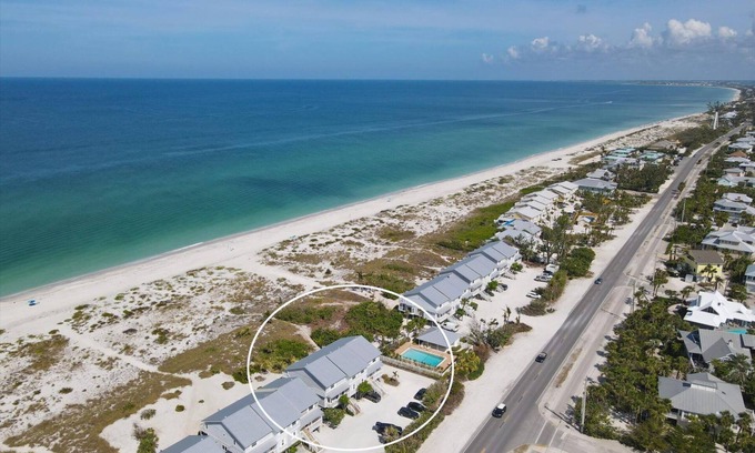 Boca Grande Condo | Sunsets at Sundown Colony ~ beachfront 2/2.5 condo with community pool