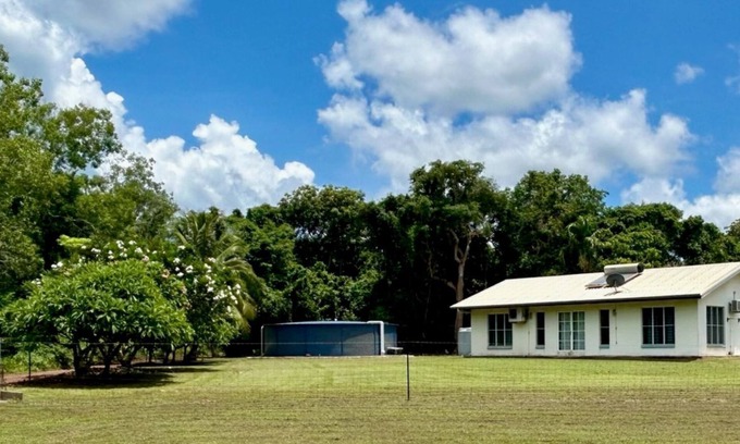 Dundee Beach House | SUNSETS @ DUNDEE Overlooking the water