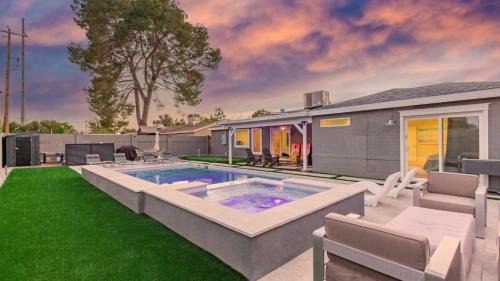 Camelback East House | Sunsets on 11th by AvantStay Resort-Style Pool Hot Tub Game Room