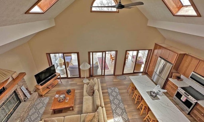 Kelleys Island House | Sunshine Daydream - 4 Bedrooms/2.5 Bathrooms