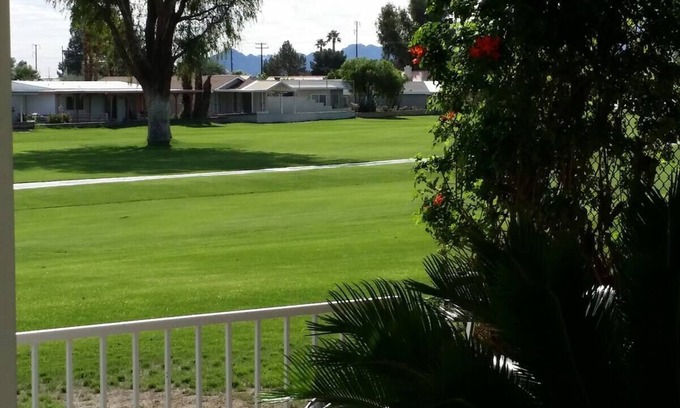 Thousand Palms House | Sunshine, golf, and relaxation