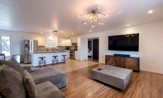 Scottsdale Highlands House | Sunshine on Sells | Pool & BBQ Grill