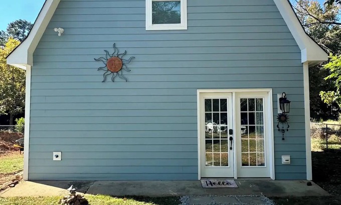 Apex House | Sunshine’s Crashpad mini barn!