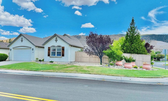 Reno House | Sunview House/Sleeps 16