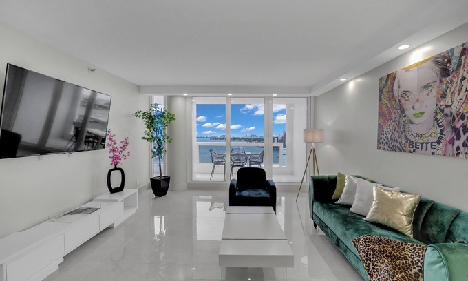 Edgewater Condo | Supa-Fly! 2 bedroom, Fully Renovated, Direct Water Views!