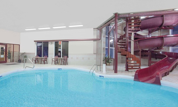 Portage La Prairie Hotel | Super 8 by Wyndham Portage La Prairie MB