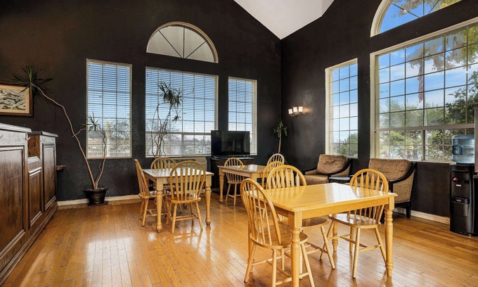 North Auburn Hotel | Super 8 by Wyndham Auburn